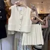 Traje Elegante de Verão 2026 Estilo Pequeno Chanel para Mulheres, Conjunto de Duas Peças com Colete e Saia Plissada de Design Francês, Moderno