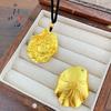 La misma alta retención de color en la tienda de oro, colgante de Buda Maitreya con hoja de loto de oro y arena antigua, palabra de bendición bañada en oro y cobre, colgante de Buda de gran barriga al por mayor