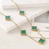 Pulsera, collar y pendientes de trébol de cuatro hojas de acero de titanio, estilo de moda cruzado, nuevo, juego de tres piezas, flor de trébol de la suerte, joyería para la mano, venta al por mayor