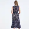 Toma Real de un Vestido de Sirena sin Mangas con Cintura Ceñida, Hueco de Encaje Soluble en Agua Tridimensional Muy Adornado, Vestido de Cintura Alta Ajustado