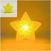 Adereços de palco para o espetáculo: luzes de estrela de cinco pontas brilhantes de mão; apresentações de dança; canto coral; luzes de estrela pequenas individuais de mão.