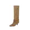 Botas de tacón de gatito apilado estilo supermodelo 2026, piel de ante con hebilla de cinturón, tacón medio delgado, punta cuadrada, botas altas de tubo largas de cuero genuino