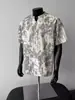Camiseta Masculina de Veludo Estampada Tie-Dye com Decote V de Manga Curta Verão Senso de Alto Padrão T-shirt Bonita para Gordinhos Senso de Design Loose Casual Manga Meia