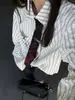 Camisa de Seersucker Rayada de Alta Calidad, Camisa Casual de Hombro Recto y Manga Larga con un Sofisticado Diseño Rayado Retro, Estilo Americano con Ambiente Relajado