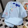 Camiseta de Manga Curta com Estampa de Letras Graffiti Doce e Fresca Estilo Japonês 2026 Verão Nova Versátil Solta Top para Casal