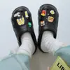 Zapatos ligeros de tacón alto perforados para usar al aire libre, cómodos y lindos, estilo casual de verano popular para mujeres, parejas y enfermeras