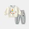 Conjunto de outono para meninos, moletom e calça para bebê de um ano, conjunto de duas peças para bebês de primavera e outono, conjunto de duas peças infantis para atividades ao ar livre