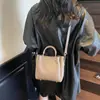 Bolso Cubo Portátil para Mujer 2025 Nuevo Retro Gran Capacidad Bolso Cruzado para Viajar Bolso de Hombro Casual de Gama Alta a la Moda