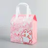 Caja de regalo linda de oso de dibujos animados con asa, bolsa de mano aislada