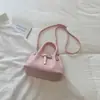 Bolso pequeño elegante y atractivo estilo coreano modelo nuevo 2026 bolso de mano de color liso bolso cruzado con patrón tejido bolso de mano exquisito