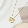 Corrente de Clavícula Elegante Banhada a Ouro Real com Zircônia Micro-Pavimentada para Mulheres Design de Nicho Sense Anel Duplo Geométrico Colar Estilo para o Dia a Dia