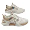 Sapatos masculinos, um item de alta venda para vendas transfronteiriças, são respiráveis, esportivos e casuais, tornando-os tênis versáteis e modernos, perfeitos para estudantes e para quem gosta de tênis robustos.