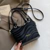 Bolso bandolera portátil sencillo y ondulado de alta gama para mujer, informal, para ir al trabajo y combinar con todo.