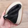 Sapatos de Tecido Velho de Pequim de Inverno 2025, Sapatos de Algodão para Homens com Forro de Lã, Quentes, Antiderrapantes, Slip-On, Sapatos de Pai, Botas de Neve de Lã de Ovelha