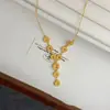 Joyería Color Arena Dorada con Diseño Brillante tipo Hielo, Símbolos de Dinero, Monedas Atractoras de Riqueza, Cadena para Suéter con Borla, Oro de Imitación, Venta al por Mayor para Puestos del Mercado