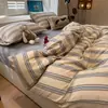 Conjunto de cuatro piezas a rayas de algodón 100% grado A para maternidad e infantil, estilo minimalista Muji de algodón puro, apto para dormir sin ropa, conjunto de tres piezas para dormitorios estudiantiles