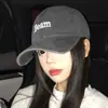 Gorra de Béisbol Lavada de Mezclilla con Bordado de Letra Gris para Mujer con Visera Ancha, Circunferencia de Cabeza Grande, Sombrero de Corona Profunda de Alta Gama