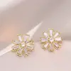 Aretes para Mujer, Aretes de Flor Corazón con Circonita Micro-pavimentada de Cobre, Nueva Moda de Nicho, Diseño Simple, Joyería de Temperamento y Versátil