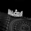 Anel de Coroa Elegante para Mulheres com Design de Coroa Quebrada, Artesanato Vazado Estilo Palácio, Sensação Fresca e Sofisticada, Anel de Coroa Aberto Ajustável