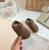 Sapatos Femininos Estilo Floresta Retrô Couro Aveludado Esculpido 2026 Outono/Inverno Novidade Mocas Cor Marrom Maillard Sapatos Estilo Coreano Birkenstock