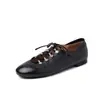 Sapatos Rasos de Cadarço de Couro com Fivela de Metal e Rebites Estilo Europeu 2026 Primavera Plano Bico Redondo Couro Genuíno Corte Profundo Feminino Tamanho 42