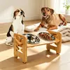 Soporte para comederos de perro hecho a medida de bambú y madera, altura ajustable, apto para gatos y perros, con un diseño que protege el cuello para la alimentación