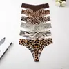 Ropa interior sexy de estampado de leopardo europeo y americano para mujer, sin entrepierna, cómoda, de seda helada, sin costuras, transpirable, de cintura baja, adhesiva para mujer temu