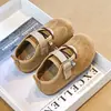 Sapatos de Princesa para Meninas Estilo Primavera e Outono 2026 Sapatos Casuais Rasos para Bebês Sapatos de Treino Alemães Solado Macio Sapatos Individuais Birkenstock Bico Redondo Sapatos de Couro