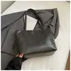 Bolsa Feminina Grande Capacidade Estilo Retrô para o Dia a Dia 2025 Nova Tendência Bolsa Tote Simples Elegante Bolsa de Ombro Grande Capacidade