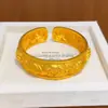 Pulseira de Flor de Peônia Tridimensional Escovada e Gravada Banhada a Ouro Antigo Estilo Xiaohongshu, Bracelete Largo Aberto Estilo Chinês Atacado