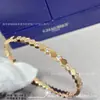 Pulseira de Mel V-Gold Shangjia de Alta Qualidade com Design de Colmeia e Diamantes Intercalados Polidos para Mulheres, Pulseira Hexagonal com Diamantes Intercalados Finamente Trabalhada e Incrustada à Mão por CNC