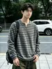 Camiseta a rayas de manga larga con cuello en V retro americana de moda para hombre Otoño/Invierno Versátil Capa base Casual Holgada Top Perezoso