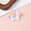 Lindo broche de caballito, broche acrílico de Año Nuevo de dibujos animados, dije para mochila, accesorio decorativo, pequeño regalo para niños, pin