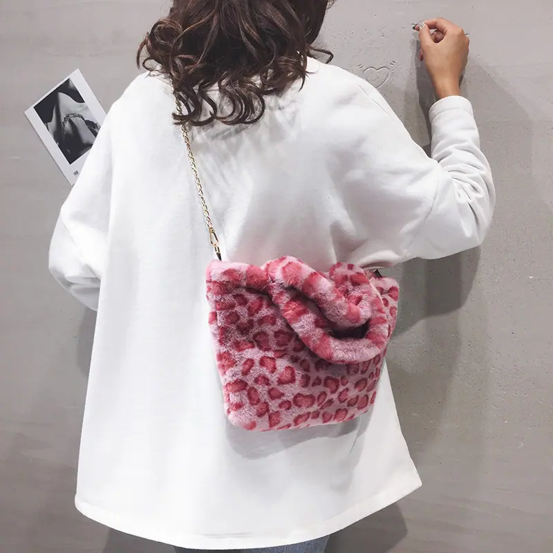 智贝主图_1包包女2019秋冬新款韩版毛毛绒豹纹手提包软萌