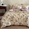 Conjunto de cama de quatro peças em linho estampado, estilo retrô, com padrão floral, adequado para quartos e uso doméstico, incluindo uma capa de edredom e um lençol.