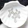 Acessórios DIY de Liga 37x21mm Pingente Cruz Simples Vazado Colar Acessórios de Decoração para Roupas e Bolsas Atacado