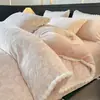 Juego de cuatro piezas de terciopelo tallado tridimensional de leche, funda nórdica y juego de sábanas de pelo de conejo engrosado para invierno, adecuado para dormitorios de estudiantes