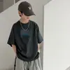 Camiseta de Manga Curta para Meninos Roupa de Verão 2026 Novo Modelo Top de Verão Infantil Camiseta Tendência de Meia Manga para Meninos Atacado