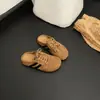 Mules fechadas populares no TikTok estilo Birkenstock para primavera e verão, sapatos casuais de treino alemães slip-on com cadarço retrô para mulheres