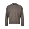 Yishengyi Retro Americano para o Dia a Dia Gola Henley Estilo Relaxado Mistura Primavera e Verão Design Versátil Camiseta Básica de Manga Longa