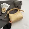 Moda Texturizada Pequena Multidão Bolsa Feminina 2024 Novo Verão Elegante All-match Bolsa Crossbody Bolsa de Ombro Axila Bolinho de Massa