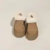 Botas de Nieve de Suela Gruesa para Aumentar la Altura, Zapatillas de Media Caña de Punta Cerrada para Mujer, Nuevos Zapatos de Invierno 2025 Estilo Birkenstock con Pantuflas de Algodón con Piel Sintética