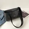 Comercio Exterior al por Mayor Bolso Ligero Casual tipo Almohada Bolso de Mujer Nuevo Estilo Diseño de Nicho Bolso de Hombro Único para el Trabajo Bolso Cruzado de Tela de Nylon