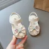 Zapatos para niñas Suela suave para bebé Zapatos de Pequeña Princesa 2026 nuevas sandalias suaves de verano para niños pequeños de punta cerrada modernos zapatos para caminar