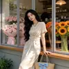 Vestido de Verano con Diseño de Nicho de Manga Corta Cruzado, Femenino y Elegante, con Cintura Ceñida y Estilizado, Vestido Largo de Línea A