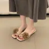 Primer Encuentro con las Sandalias de Dedo Abierto con Tachuelas de Fuegos Artificiales y Tacón Bajo, Estilo Nuevo Verano 2026, Sandalias Versátiles y Elegantes para Vacaciones