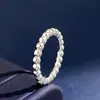 Estilo Coreano en Flor de Cuatro Hojas Borde Redondo de Perlas Anillo Apilable Liso Anillo Elegante Simple Chapado en Oro Real Joyería de Mano Anillo de Dedo Índice de Moda para Hombres y Mujeres
