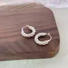 Corea del Sur Hebilla de Oreja Retorcida de Plata Esterlina Pendientes de Círculo Lujo Ligero Diseño de Nicho Pendientes de Círculo Elegantes Nuevos Explosivos 2025