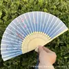 Leque Dobrável Estilo Antigo Transfronteiriço para o Verão, Estilo Chinês, Hanfu, Cheongsam, Leque Pequeno Dobrável de Bambu Portátil para Mulheres
