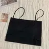 Camisola moderna color café para mujer, con copas incorporadas, diseñada para ser usada como capa exterior o como capa base, con un hermoso diseño en la espalda, una tira delgada y un estilo sin costuras y sin mangas.